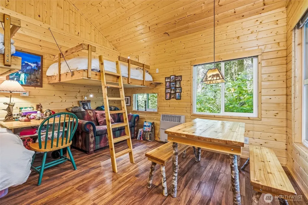 10707 Thompson Creek Road Deming WA 98244