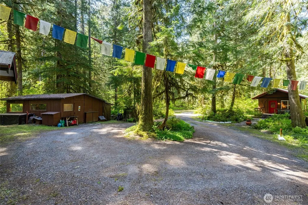 10707 Thompson Creek Road Deming WA 98244