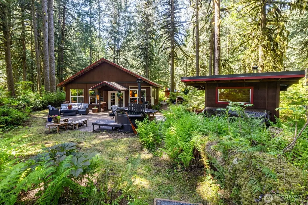 10707 Thompson Creek Road Deming WA 98244