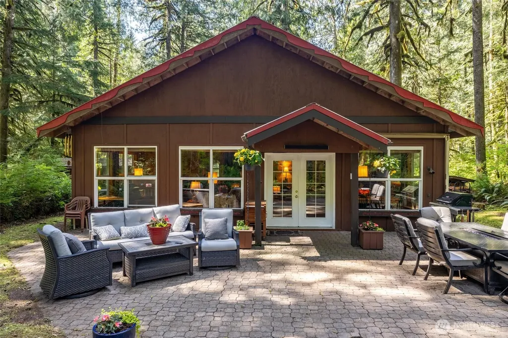 10707 Thompson Creek Road Deming WA 98244
