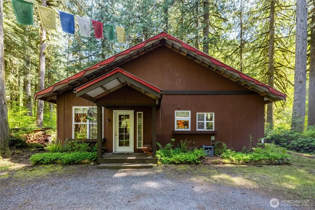10707 Thompson Creek Road Deming WA 98244