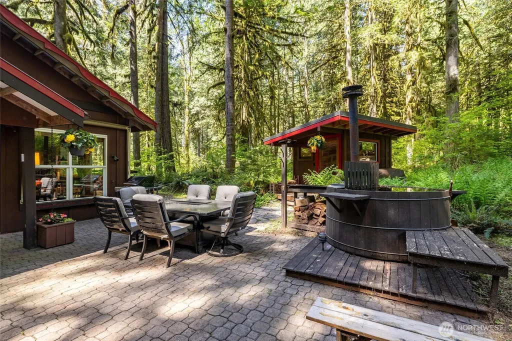 10707 Thompson Creek Road Deming WA 98244