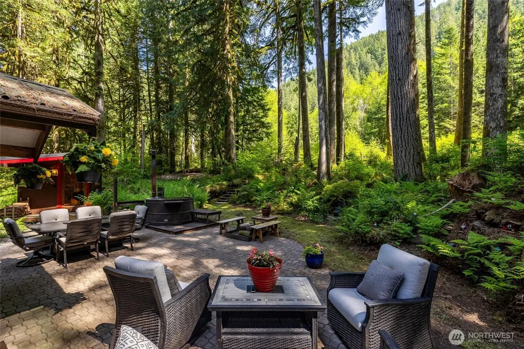 10707 Thompson Creek Road Deming WA 98244