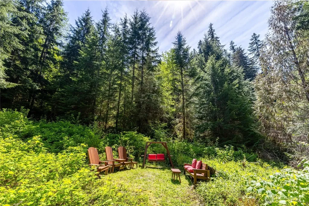 10707 Thompson Creek Road Deming WA 98244