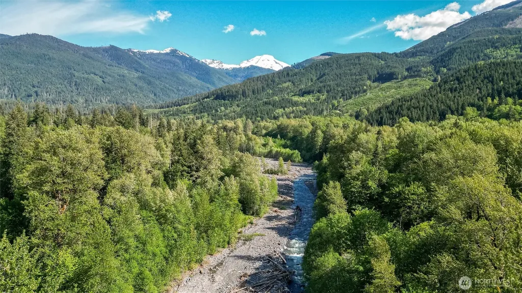10707 Thompson Creek Road Deming WA 98244
