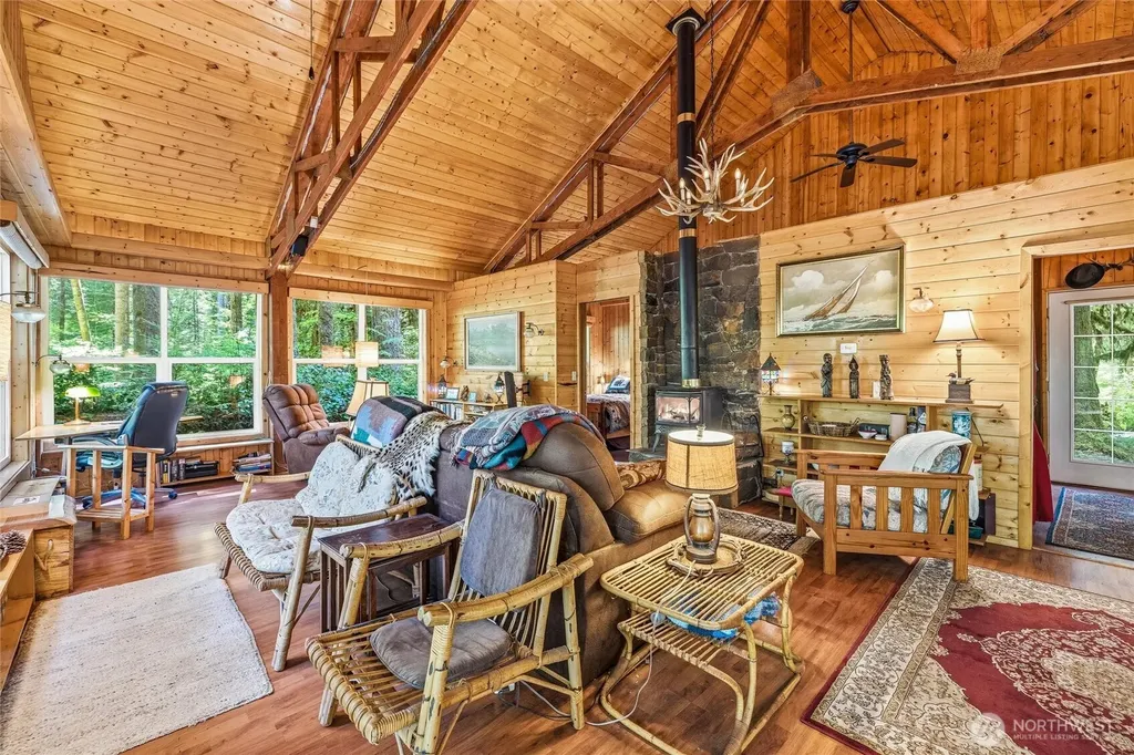 10707 Thompson Creek Road Deming WA 98244