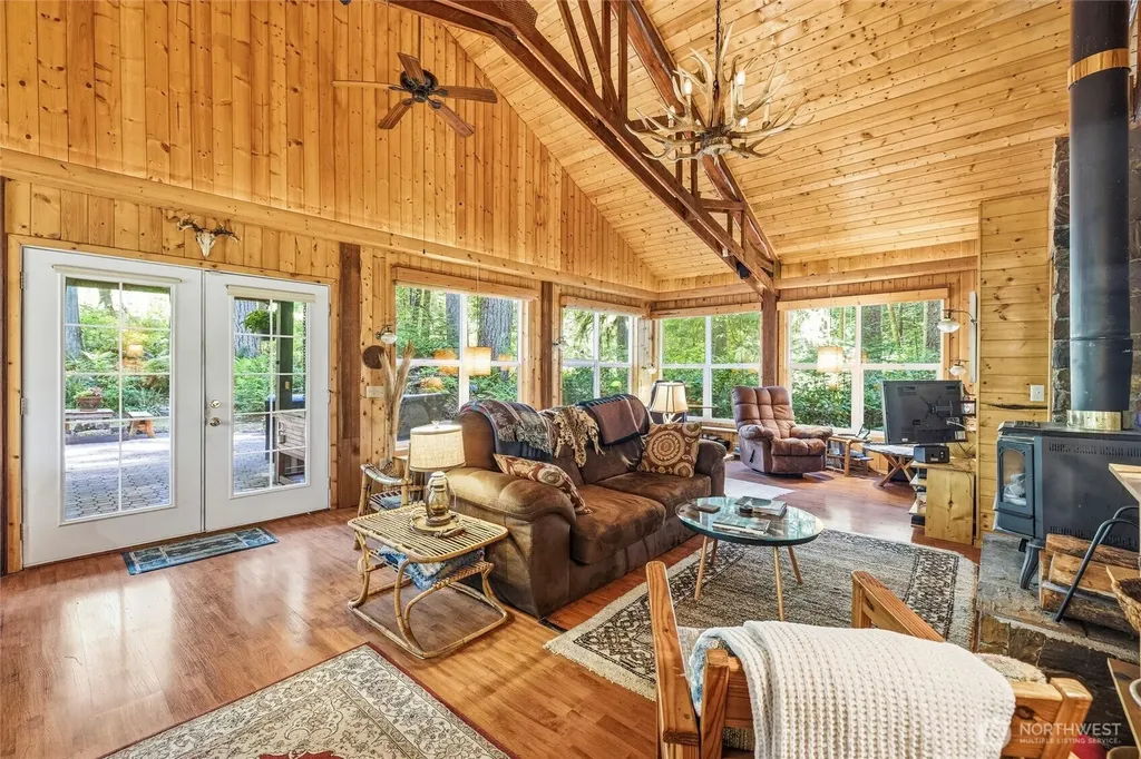 10707 Thompson Creek Road Deming WA 98244