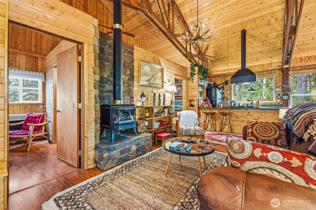 10707 Thompson Creek Road Deming WA 98244