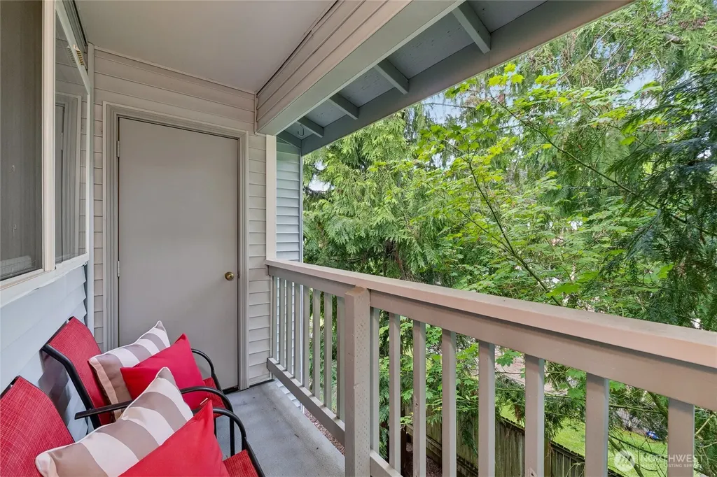 20824 70th Avenue W Lynnwood WA 98036