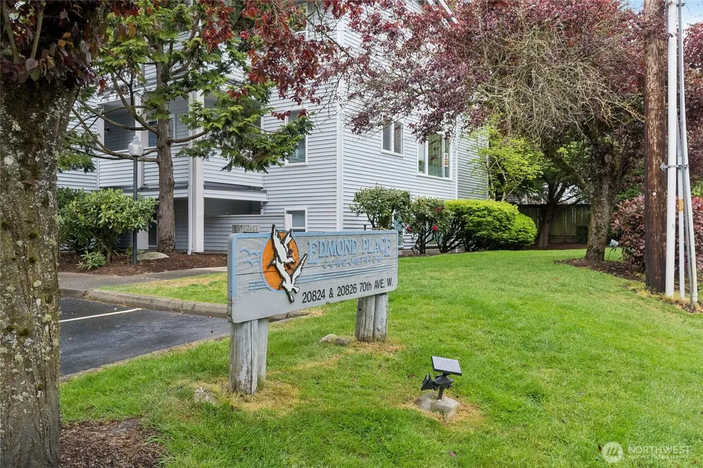20824 70th Avenue W Lynnwood WA 98036