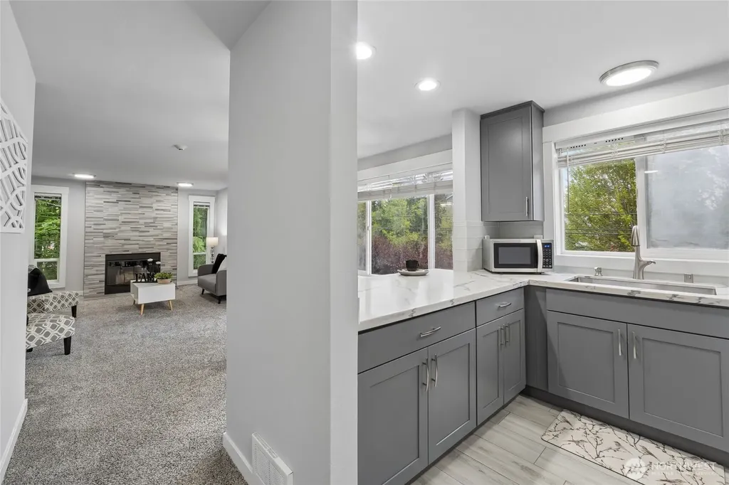 20824 70th Avenue W Lynnwood WA 98036