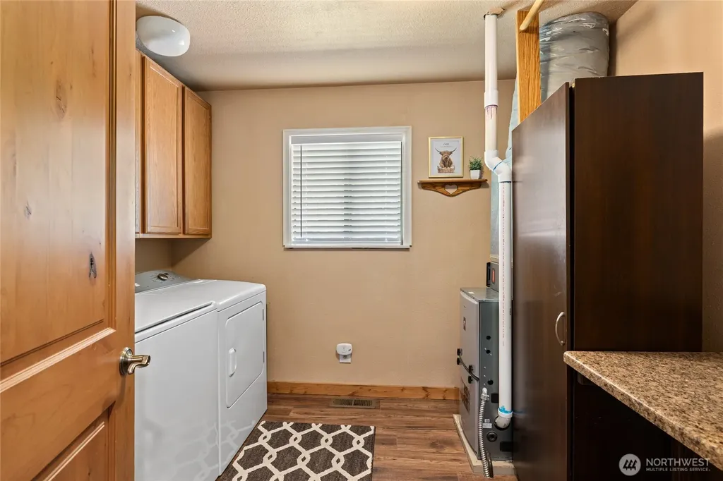 61 S Lake Cabins Road Ronald WA 98940
