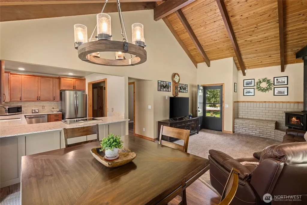 61 S Lake Cabins Road Ronald WA 98940