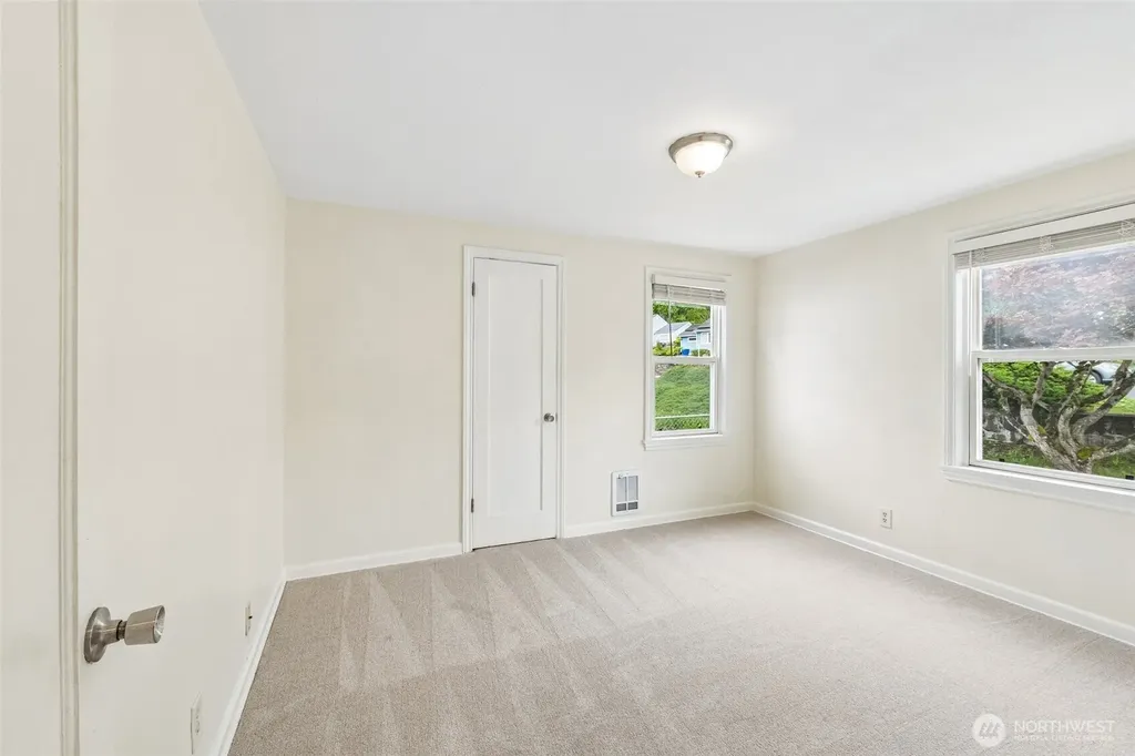 517 Bronson Way NE Renton WA 98056