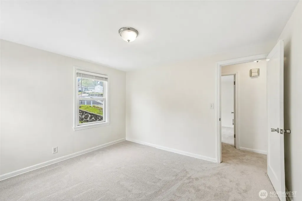 517 Bronson Way NE Renton WA 98056