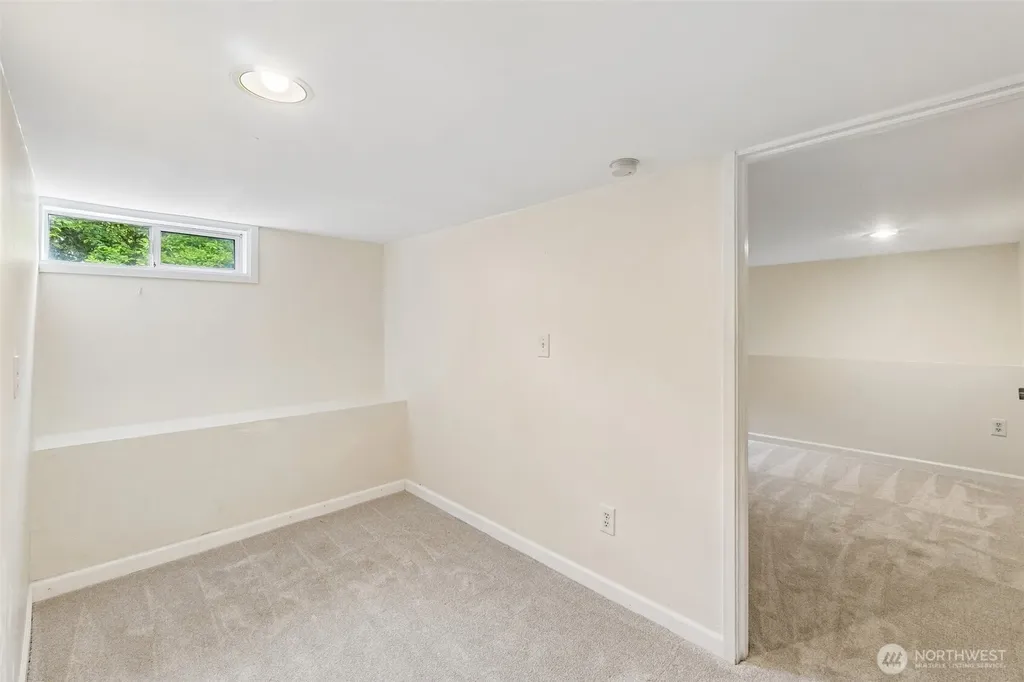 517 Bronson Way NE Renton WA 98056