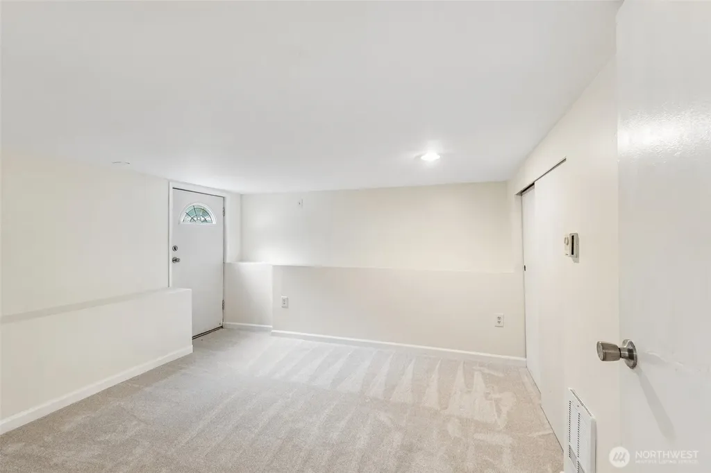 517 Bronson Way NE Renton WA 98056
