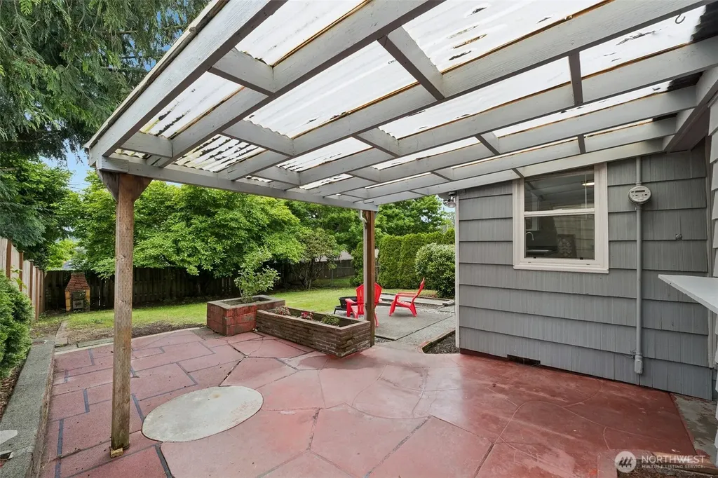 517 Bronson Way NE Renton WA 98056