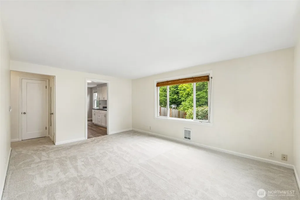 517 Bronson Way NE Renton WA 98056