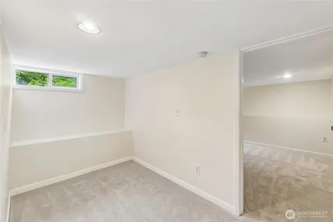 517 Bronson Way NE Renton WA 98056