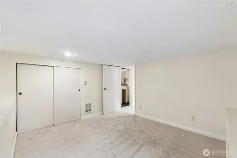 517 Bronson Way NE Renton WA 98056