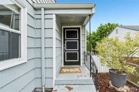 517 Bronson Way NE Renton WA 98056