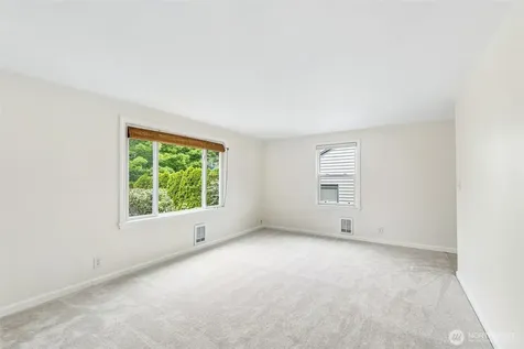 517 Bronson Way NE Renton WA 98056