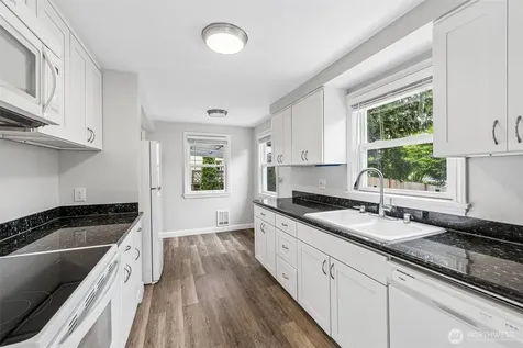 517 Bronson Way NE Renton WA 98056