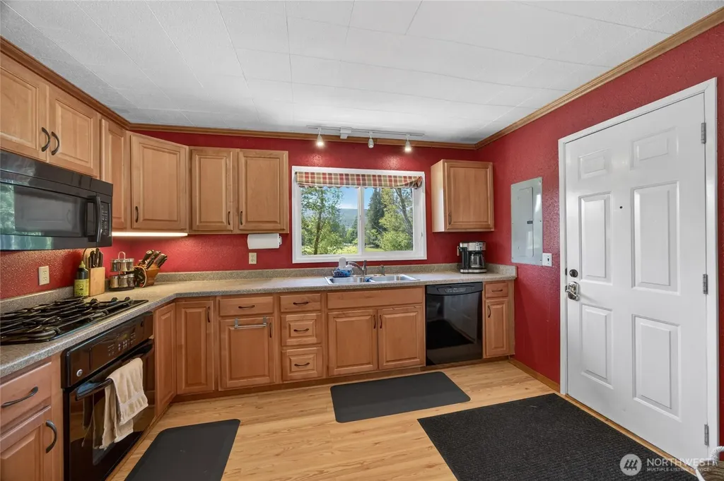 121 Powerhouse Road Packwood WA 98361