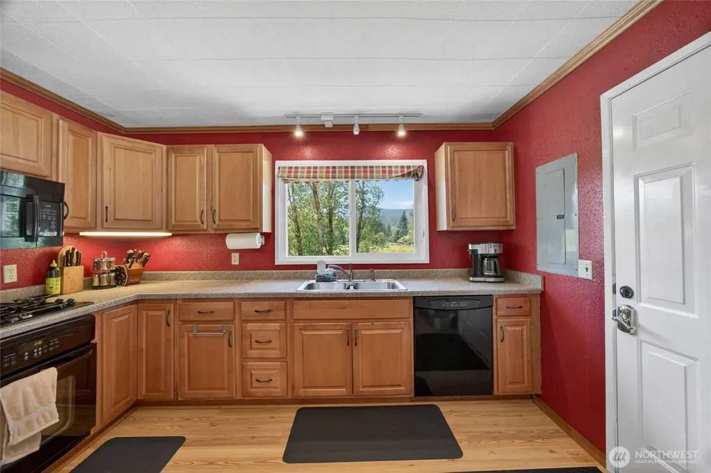 121 Powerhouse Road Packwood WA 98361