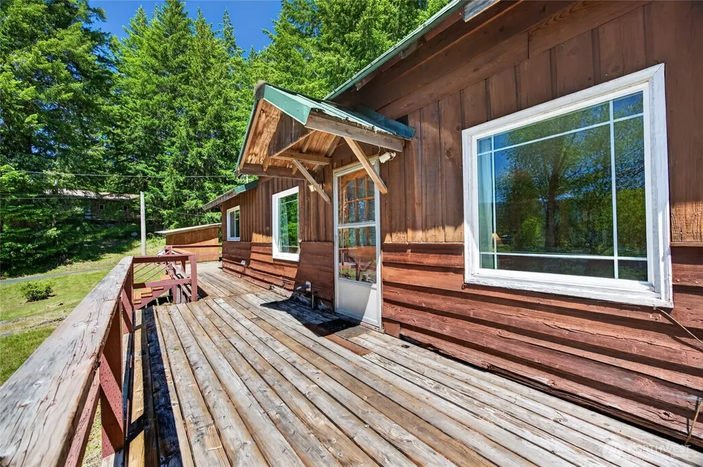 121 Powerhouse Road Packwood WA 98361