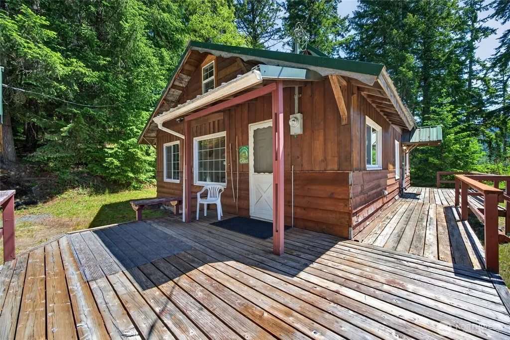121 Powerhouse Road Packwood WA 98361
