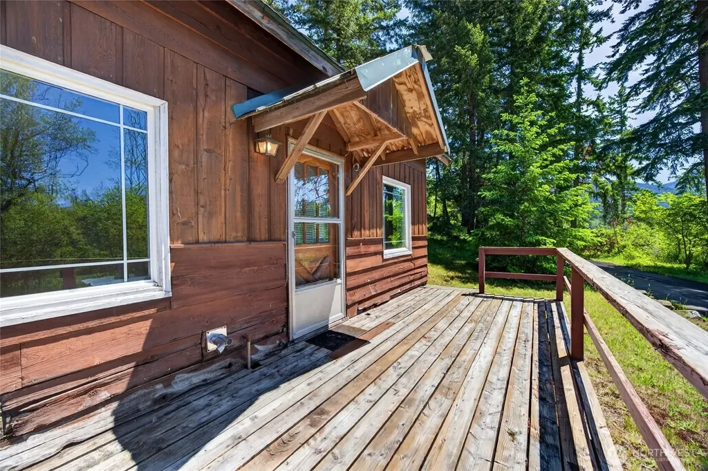 121 Powerhouse Road Packwood WA 98361