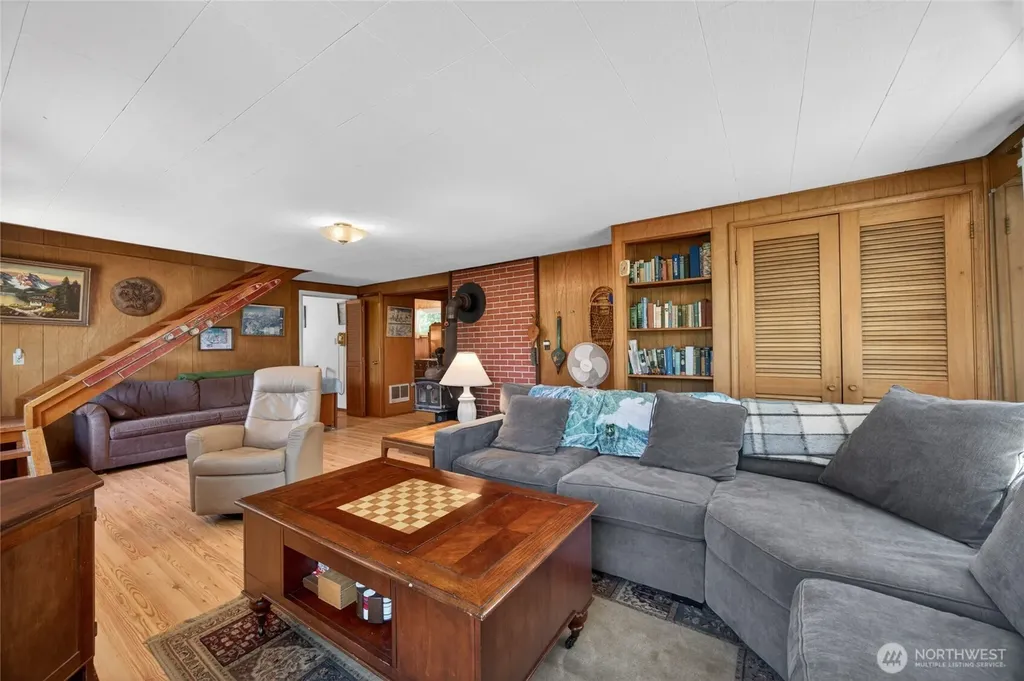 121 Powerhouse Road Packwood WA 98361