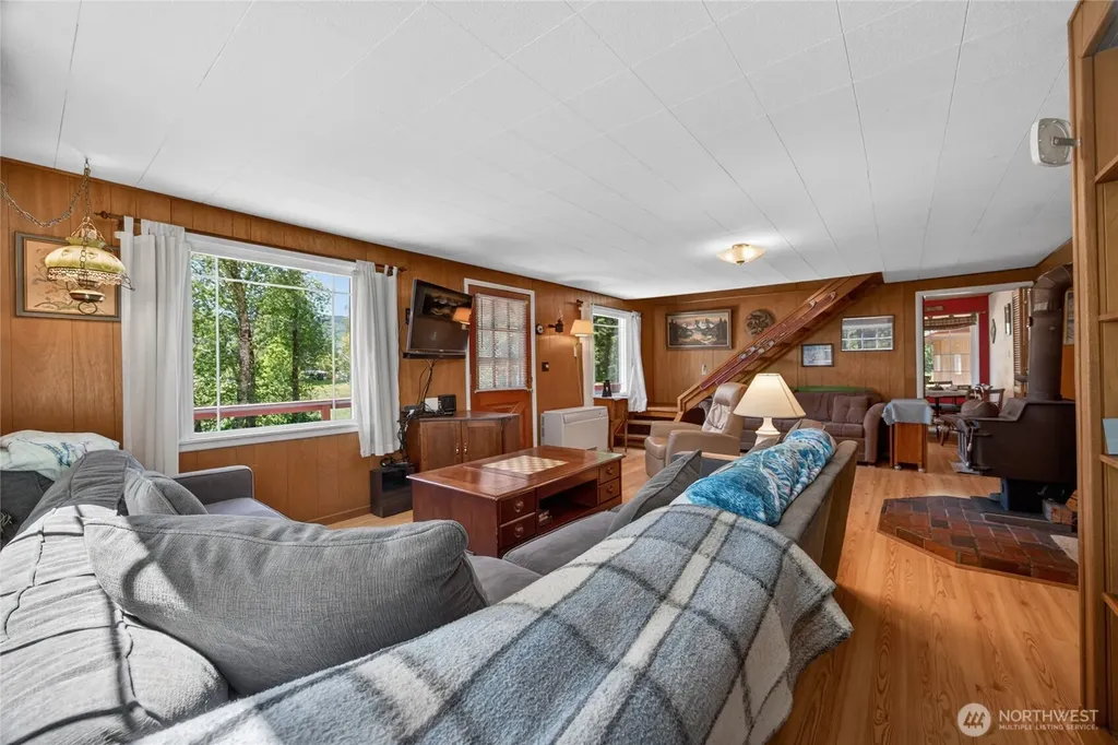 121 Powerhouse Road Packwood WA 98361