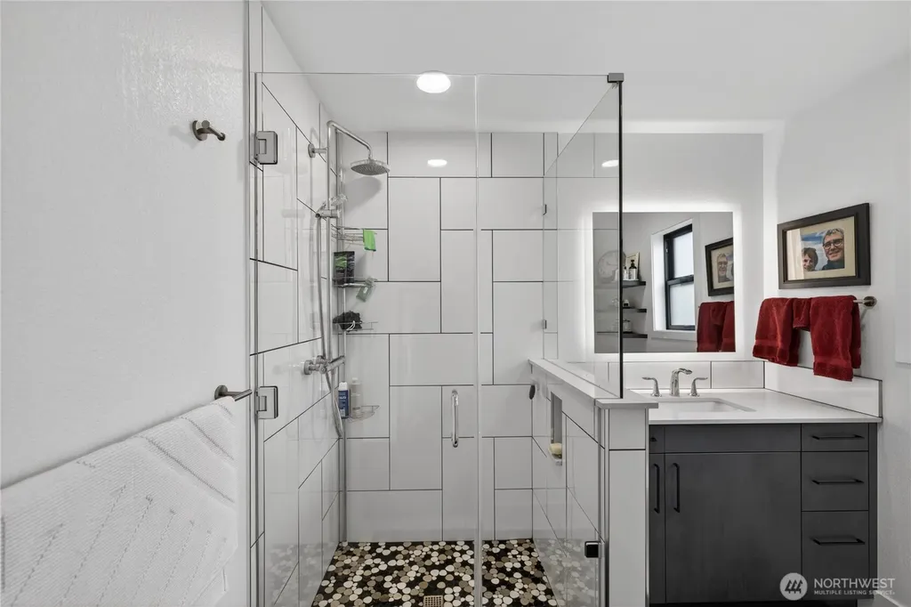 4708 Queen Ann Way Anacortes WA 98221