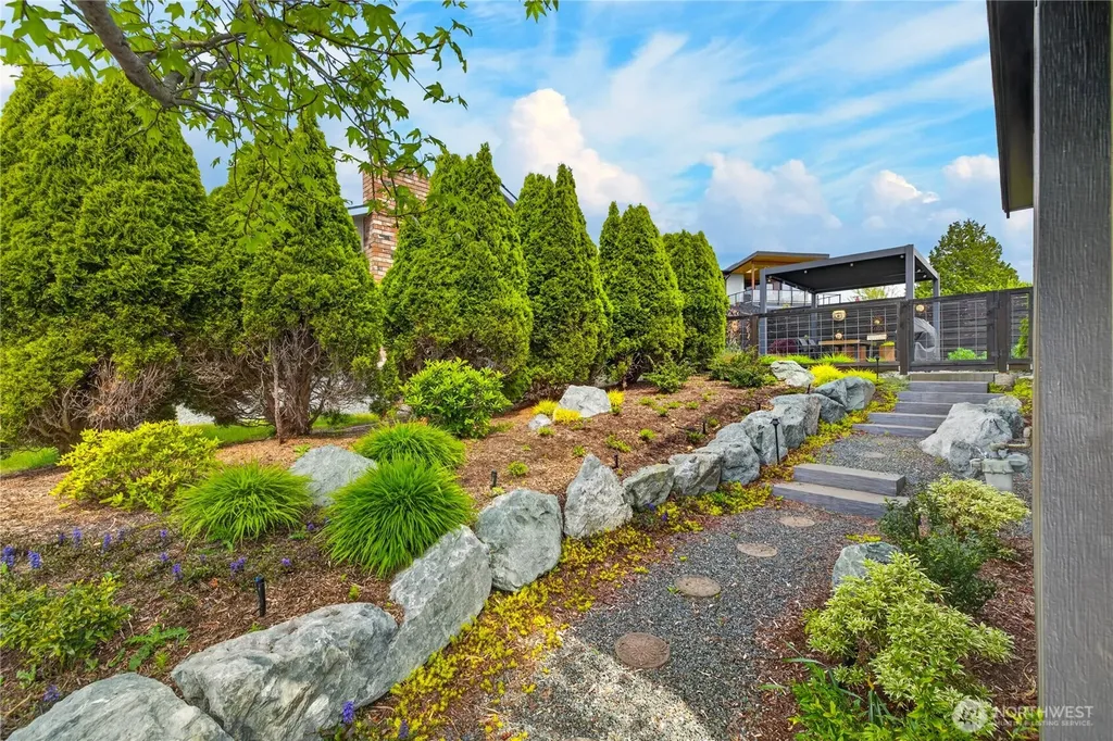 4708 Queen Ann Way Anacortes WA 98221