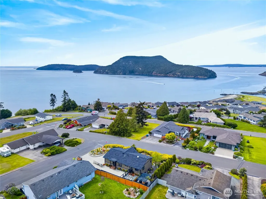 4708 Queen Ann Way Anacortes WA 98221