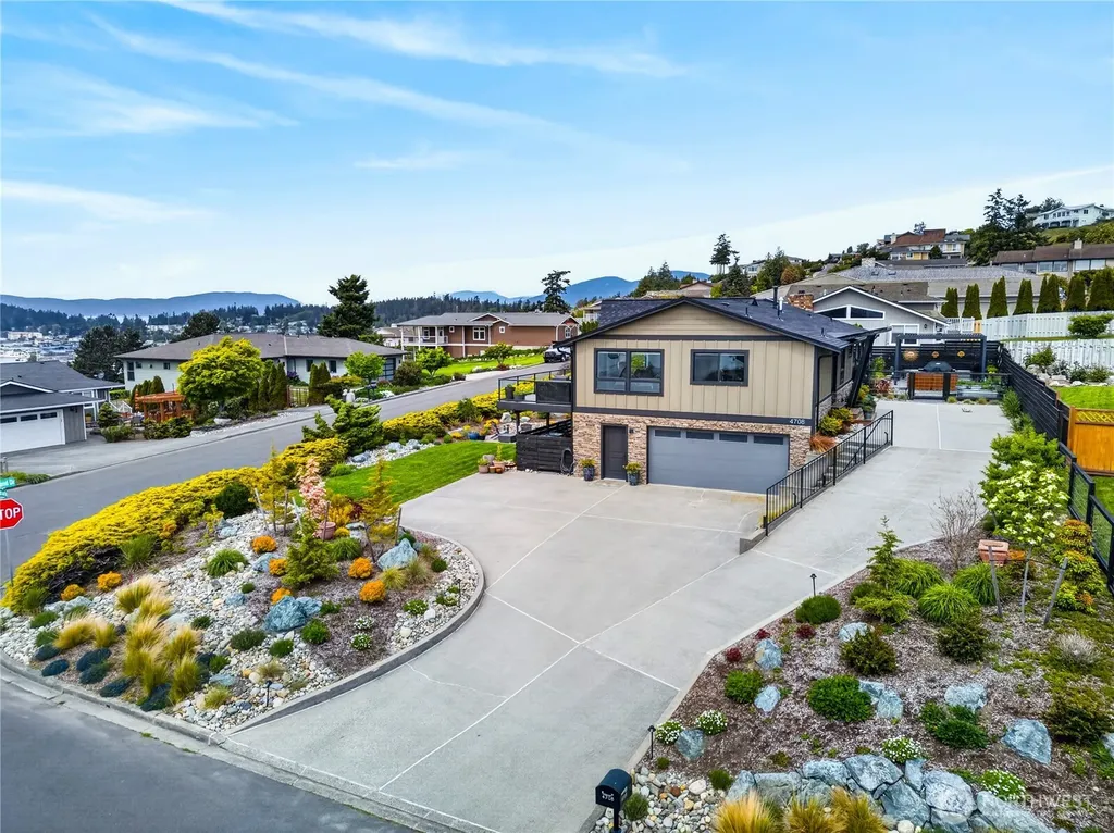 4708 Queen Ann Way Anacortes WA 98221