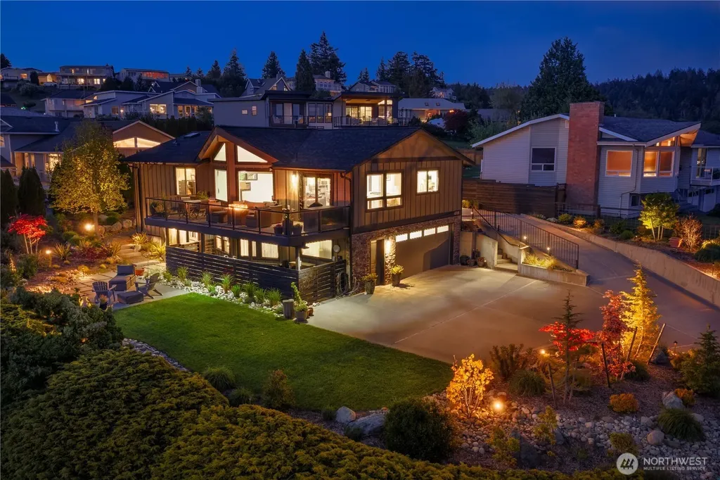 4708 Queen Ann Way Anacortes WA 98221