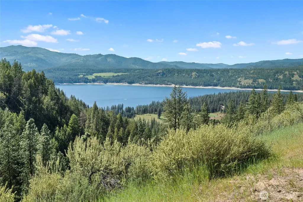 6523 Camp Naborlee Road Fruitland WA 99129