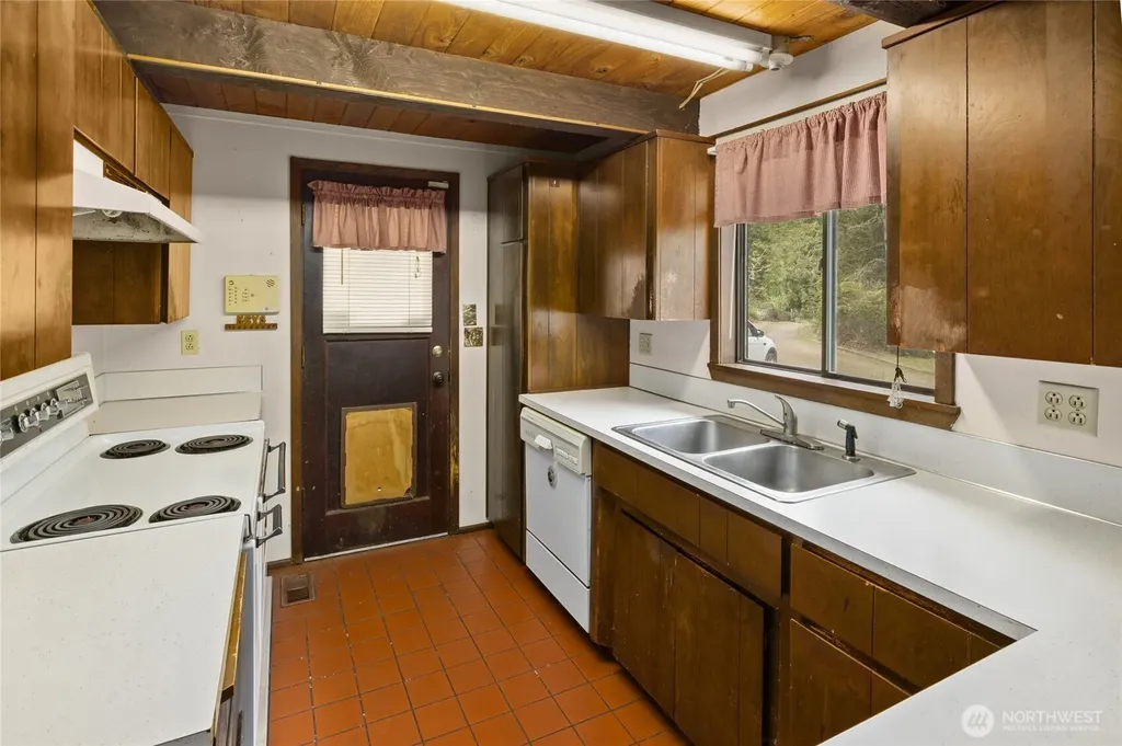 32615 82nd Avenue S Roy WA 98580