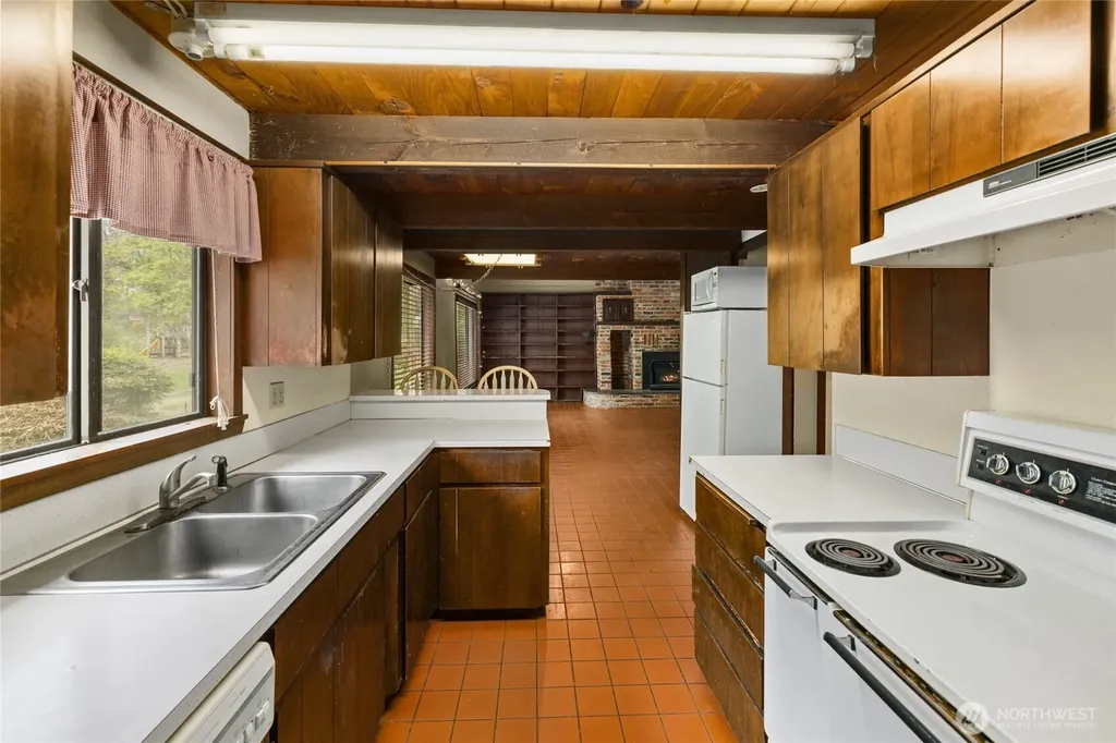 32615 82nd Avenue S Roy WA 98580