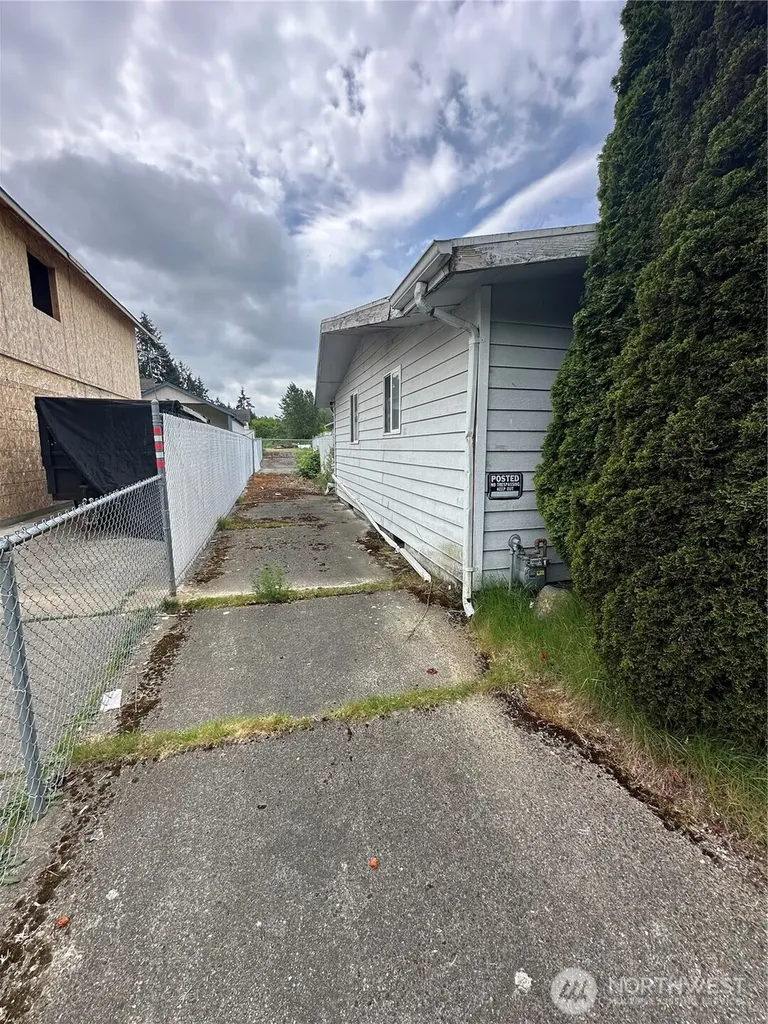 6712 27th Street W University Place WA 98466