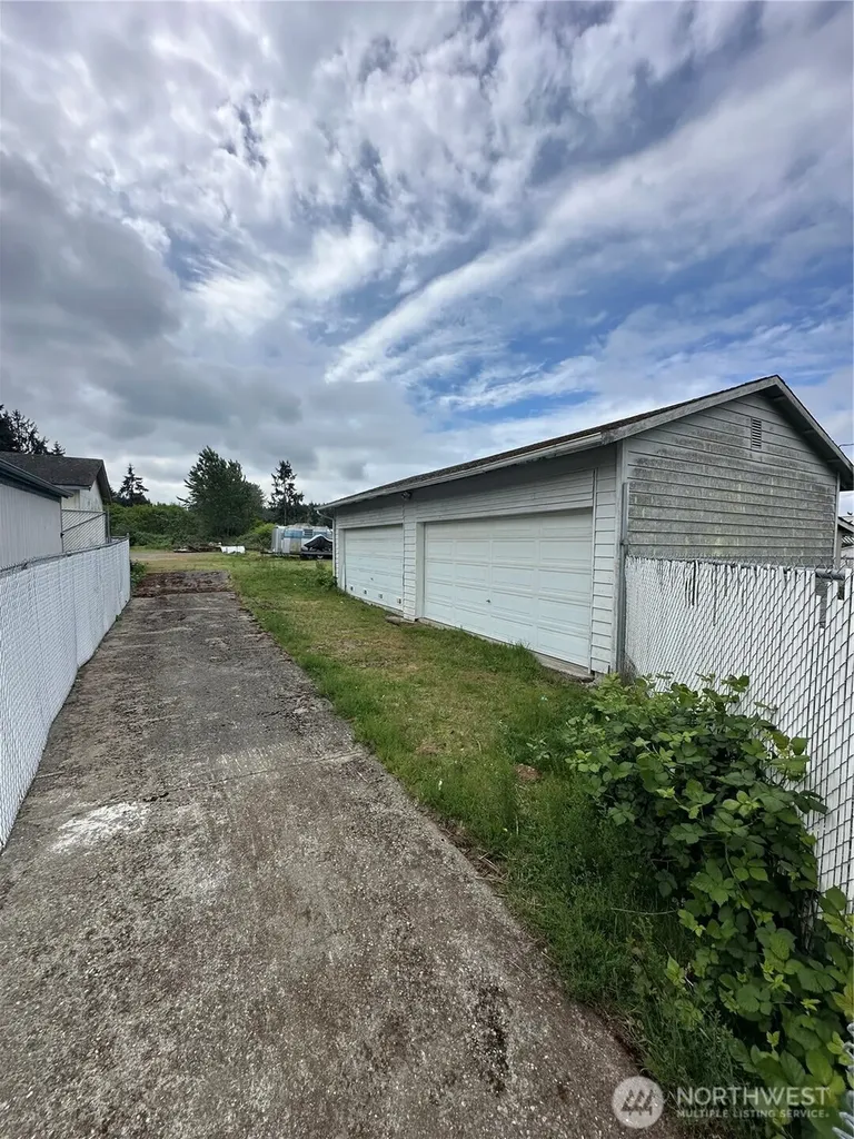 6712 27th Street W University Place WA 98466