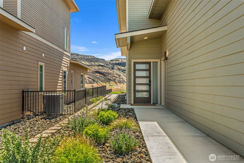 9779 Ridgeview Drive NW Quincy WA 98848
