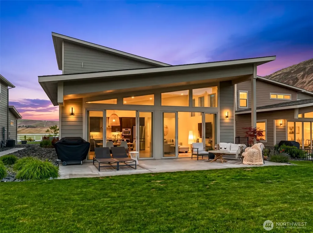 9779 Ridgeview Drive NW Quincy WA 98848