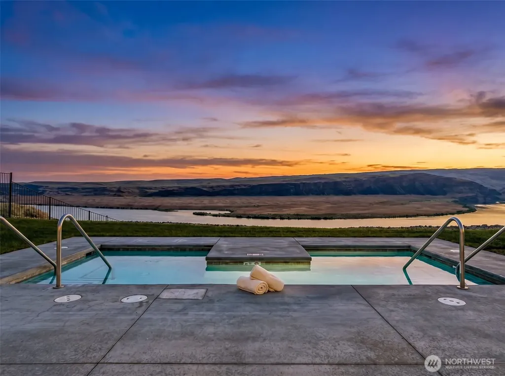9779 Ridgeview Drive NW Quincy WA 98848