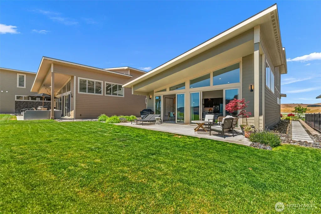 9779 Ridgeview Drive NW Quincy WA 98848