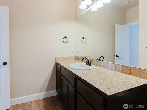 1424 40th Street SE Puyallup WA 98372